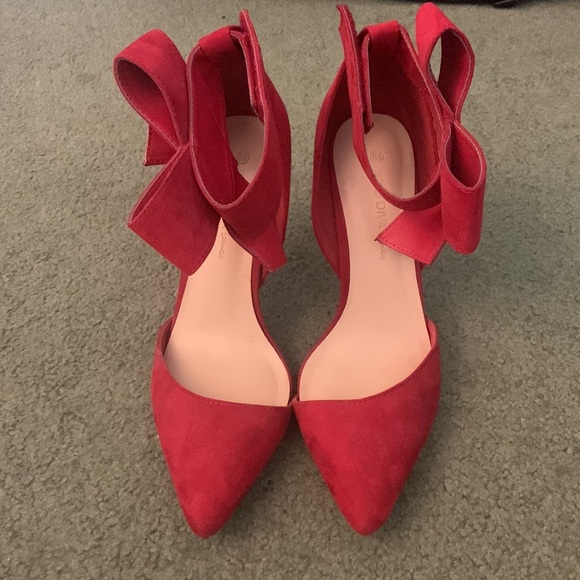 Wild Diva Red Bow Heels - Picture 3 of 8